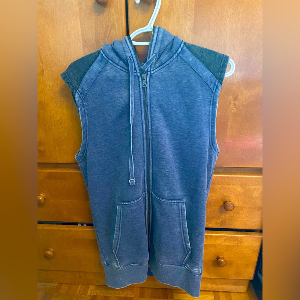 Blue sleeveless zip up hoodie